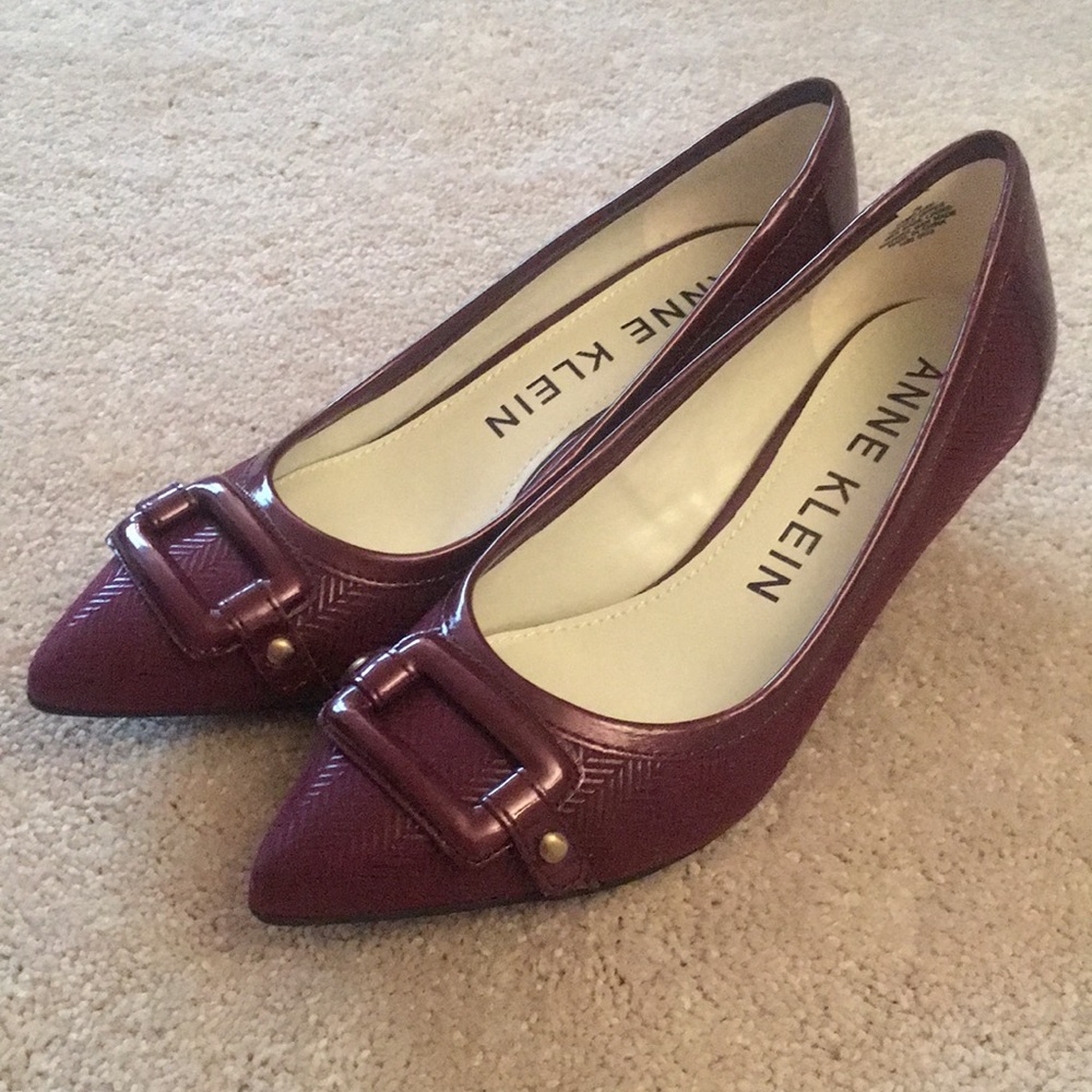 Anne Klein Melanie Kitten Heel 7M Wine/Burgundy
